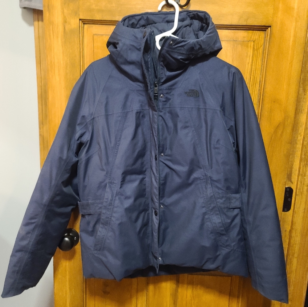 Womens North Face Down Winter Jacket with hood  Dryvent 550 Navy Blue. Very warm